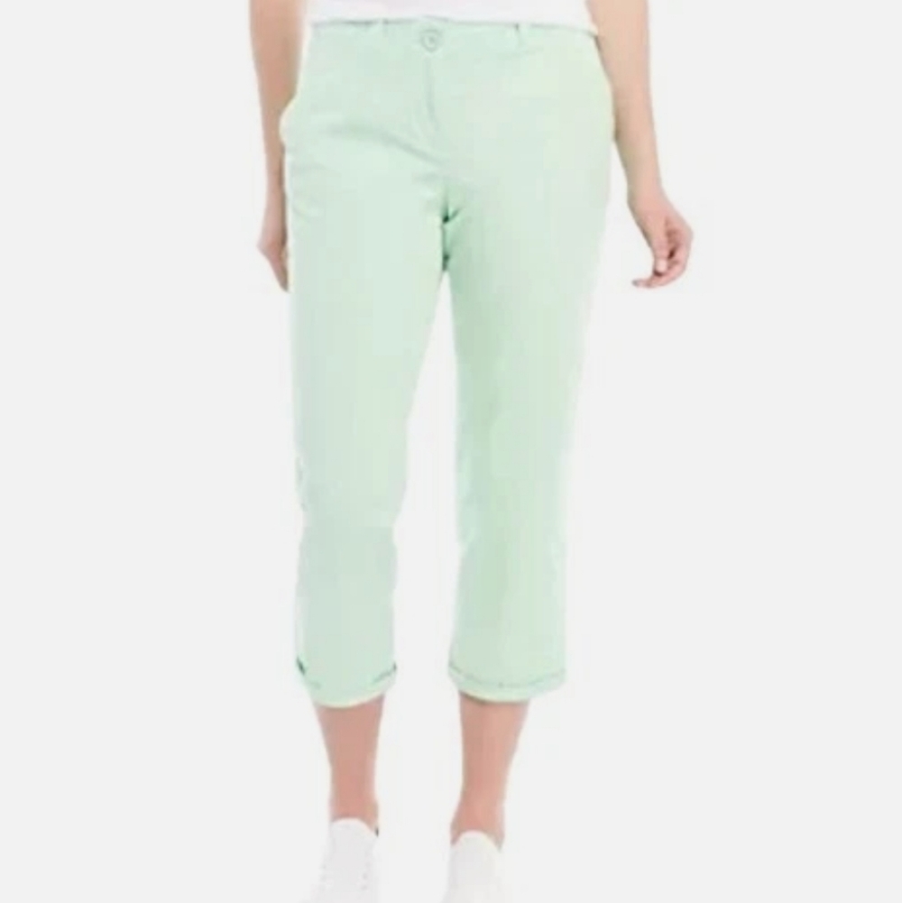 Crown & Ivy Light Green Capris